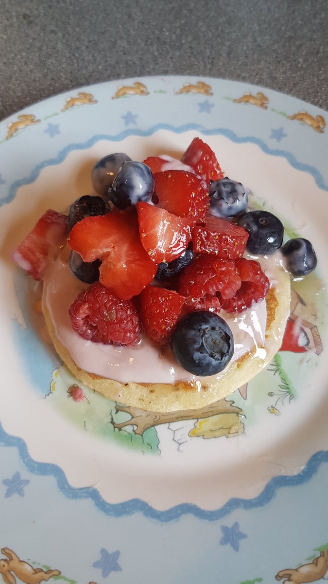 JadeLJohnson7's tweet photo. This mornings #Breakfast for my son! 🥞🍓😊 #funandhealthy #lifeofamum https://t.co/YyIuNbk7y2