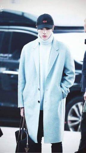 The door to the cafe opens with a ding, and Jin walks in, looking beautiful. He’s wearing a pastel blue coat, a white turtle neck, and jeans. His hair is ruffled with snow, and there one thing Jimin can’t help but notice: he’s wearing a snowflake necklace.