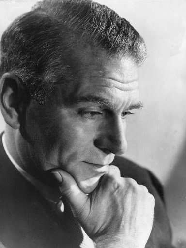 agentia_rador's tweet photo. PORTRET: Sir Laurence Olivier – un titan al cinematografiei, un cuceritor inegalabil https://t.co/DDaMQkg7M6 #Olivier #movies https://t.co/wJ8Cut2cRO