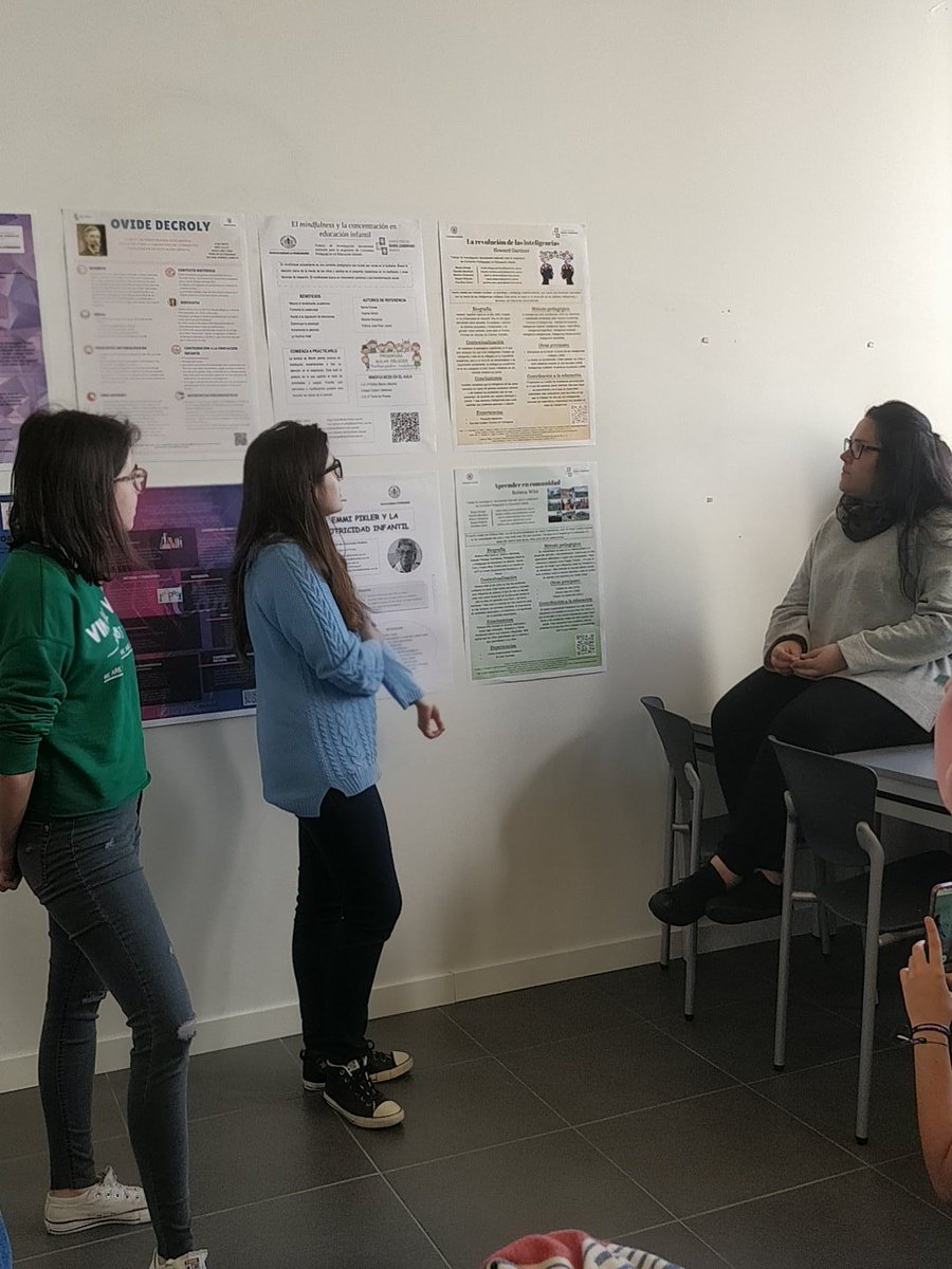 RKindergarten's tweet photo. Aquí tenemos a las chicas de @lahorainfancia contándonos a #HowardGardner y las inteligencias múltiples. Nos cuentan que según Gardner tenemos 8 inteligencias  y no solo una #radiouvainfantil #feriadeposters #CorrientesPedagógicas @UVa_es https://t.co/cxhv6mYcsm