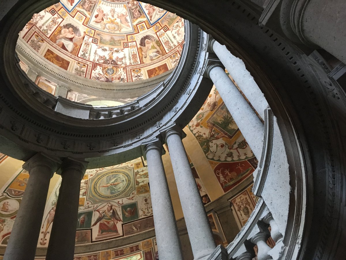 OrizzontCultura's tweet photo. Oggi voglio condurvi per un appassionante #viaggio in un palazzo da fiaba della provincia viterbese, per la precisione a #Caprarola, dove è situato uno dei migliori esempi di dimora d’epoca manierista: #PalazzoFarnese https://t.co/61bDhvWT6b #OrizzonteCultura #visitlazio #mibact https://t.co/Bgl2AXmXi1