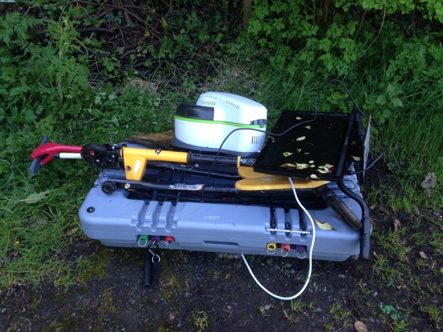 ReportAll's tweet image. So, another sunny weekend coming up. Can&apos;t wait to see what kind of rubbish gets dumped over the late bank holiday! #flytipping #WhatIsWrongWithPeople