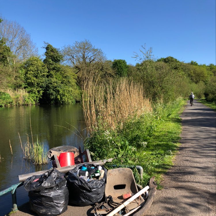 ReportAll's tweet image. So, another sunny weekend coming up. Can&apos;t wait to see what kind of rubbish gets dumped over the late bank holiday! #flytipping #WhatIsWrongWithPeople