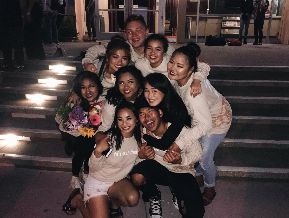 kasampaguita's tweet photo. skinny legends!! lmao jk but i truly consider these people my family, and i’m so thankful i’m surrounded by such hard-working, inspirational, smart, loving, roast-able people ❤️ #kpspiritweek #anightintheislands https://t.co/vVj7IyKdpC
