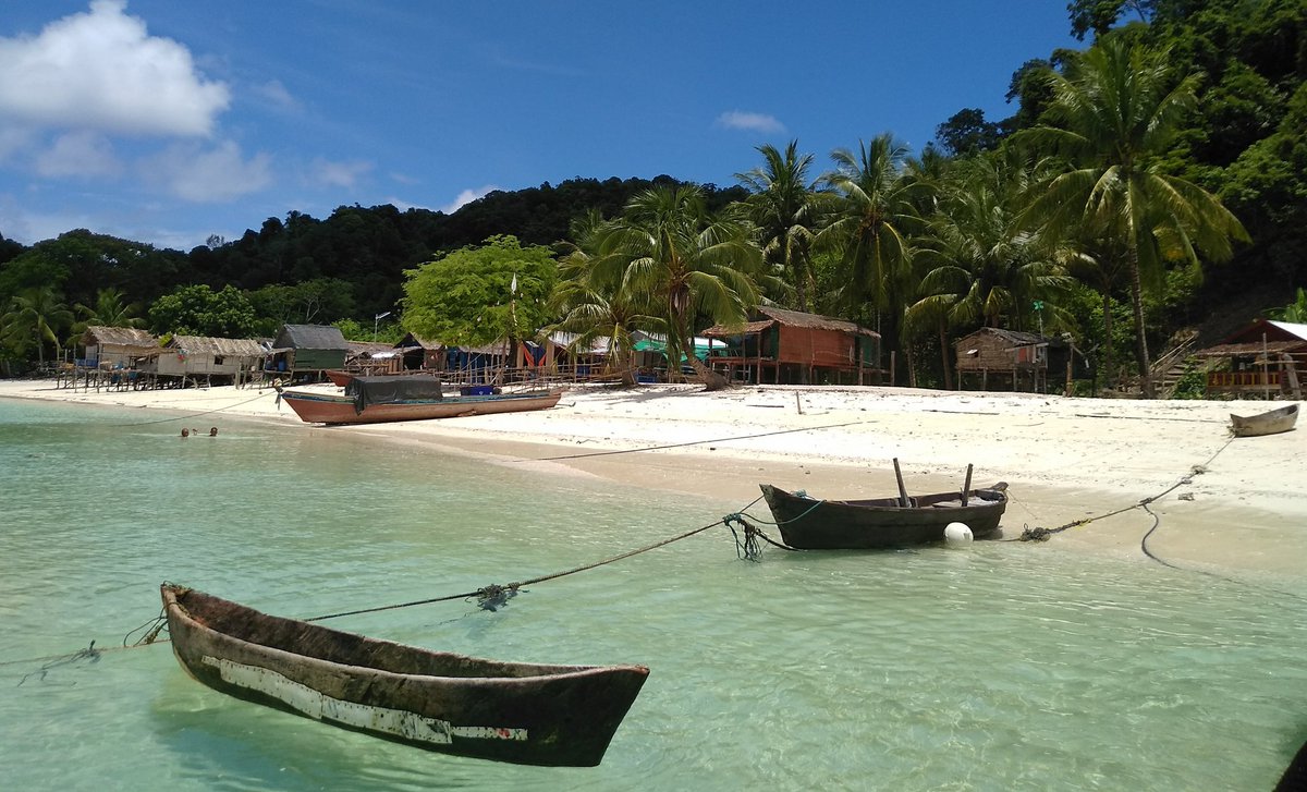 bertie_alexandr's tweet image. Magical long weekend was far too short. With @GlobeRovers &amp;amp; other friends on Wa Ale Island in the #Mergui Archipelago. | #WaAle #Myanmar