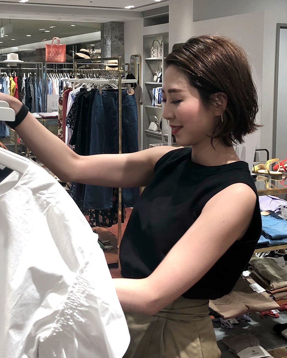 Nano Universe ナノ図鑑 今回ご紹介するのはルミネ新宿店の井戸沙希さん 洗練されたスタイリングと説得力のある接客で 後輩たちの憧れの存在でもある彼女 休日は趣味のダンスと友人とのごはんでエネルギーチャージしています 着用のスカート Nano Universe ナノ図鑑 今回ご紹介するのはルミネ新宿店の井戸沙希さん 洗練されたスタイリングと説得力のある接客で 後輩たちの憧れの存在でもある彼女 休日は趣味のダンスと友人とのごはんでエネルギーチャージしています 着用のスカート