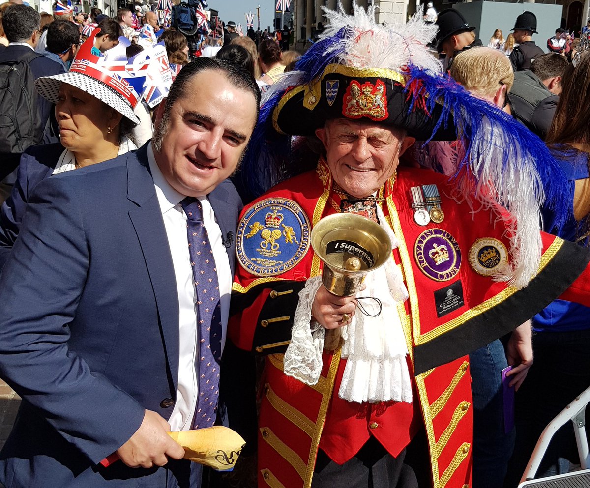 Great moments at the Royal Wedding working with the Spanish TV. Thanks <a href="/elotrojuanlu/">Juan Luís Martín</a> It's been a pleasure!! Don't miss today   <a href="/madridpormundo/">Madrileños por el mundo</a> #tvtime #WindsorCastle #RoyalWedding