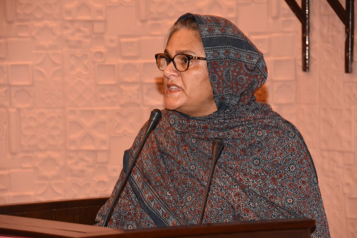 AsmaHumayun's tweet photo. Thanks @icubedigital for inviting a session on #Women #MentalHealth in a recent conference #HackThePad - 3 highly protective factors include sufficient autonomy &amp; resources to exert some control in decision making in face of severe events &amp; psychological support from family. https://t.co/K18lKtstNi