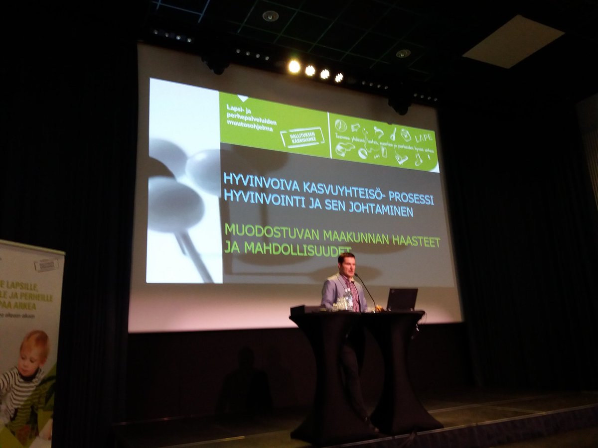 PP_LAPE's tweet photo. Muutosagentti Tuomo Lukkari alustaa aiheesta "Hyvinvoivat kasvuyhteisöt tulevan maakuntarakenteen yhdyspinnoilla". #lapemuutos https://t.co/4RAc52XxVF