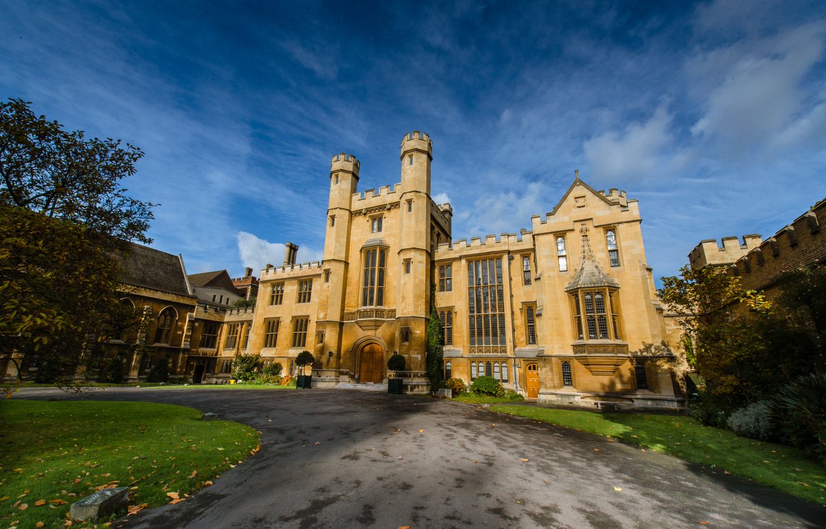 lambethpalace's tweet image. If you're a Christian or Muslim aged 20-25 and interested in peace-building and #reconciliation, why not apply to be part of this exciting conference at @Cambridge_Uni and @LambethPalace from 8-18th July this year! rosecastle.foundation/events/emergin…