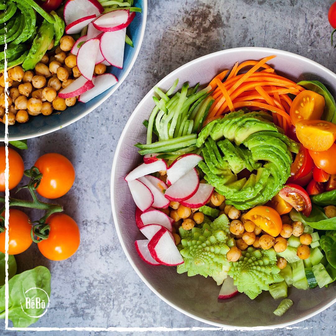 bebocoldpress's tweet photo. ¡Hoy empezamos la semana comiendo en nuestro salad bar una ensalada super sabrosa y con más de 30 ingredientes a elegir! ¿Aún no has venido a probarlas?  🤗
#bebojuicers #salad #saladabar #ensalada #verduras #sharehealthyveganfood #vegan #organic #healthy #barcelona #coldpressed https://t.co/AKh4ryXlEk