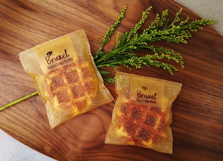 HEAPSMAG's tweet photo. 👉GOODs TO KNOW「袋まで食べられる」海苔のパッケージで、プラゴミ問題の解決を試みるスタートアップ「#Evoware」。プラスチック包装と同じものを食べるのに抵抗がある人にも「ゴミ箱に捨てていただいて問題ないです。海苔は生物分解され、肥料にもなるので。環境汚染にはなりませんよ」なのだ。 https://t.co/FgywjT8X0r