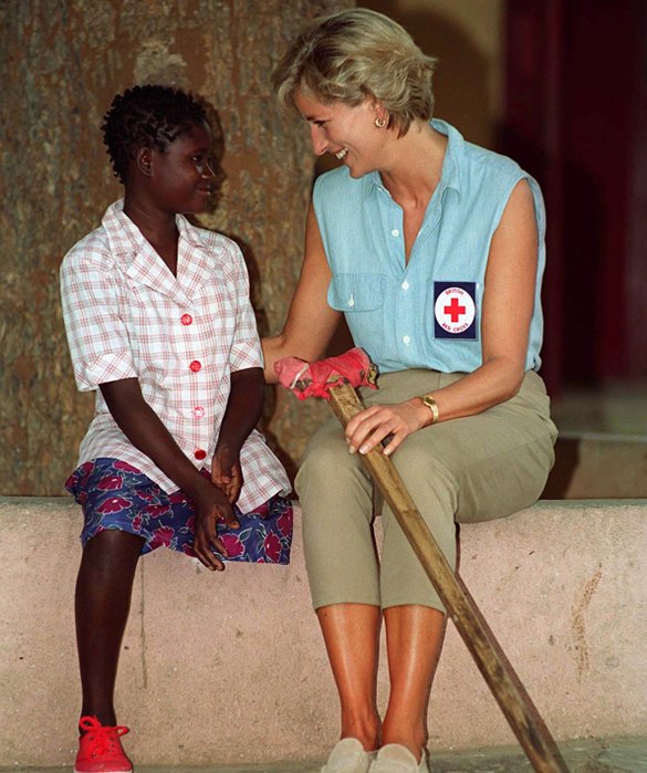 StephenKPByrne's tweet photo. @dracomallfoys It would be totally amazing if they named Princess Diana
Saint. Diana; in my mind she was totally a Saint.
Informal definition of Saint : a very virtuous, kind, or patient person. 

All I say is my opinion to those in powerful positions to take this tweet under consideration. https://t.co/TjbBYbb9Lv