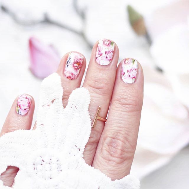 SaritLovesLife's tweet image. Inspiration needed! Meine Nägel sind seit fast einer Woche nackt! Weiß nicht, was als nächstes rauf soll... Ideen? Was tragt ihr gerade auf den Nägeln?
.
.
.
#springnails #springmani #mani #notd #nailswag #instanails #nailporn #nailwraps #misssophies #ma… ift.tt/2rZB2pv