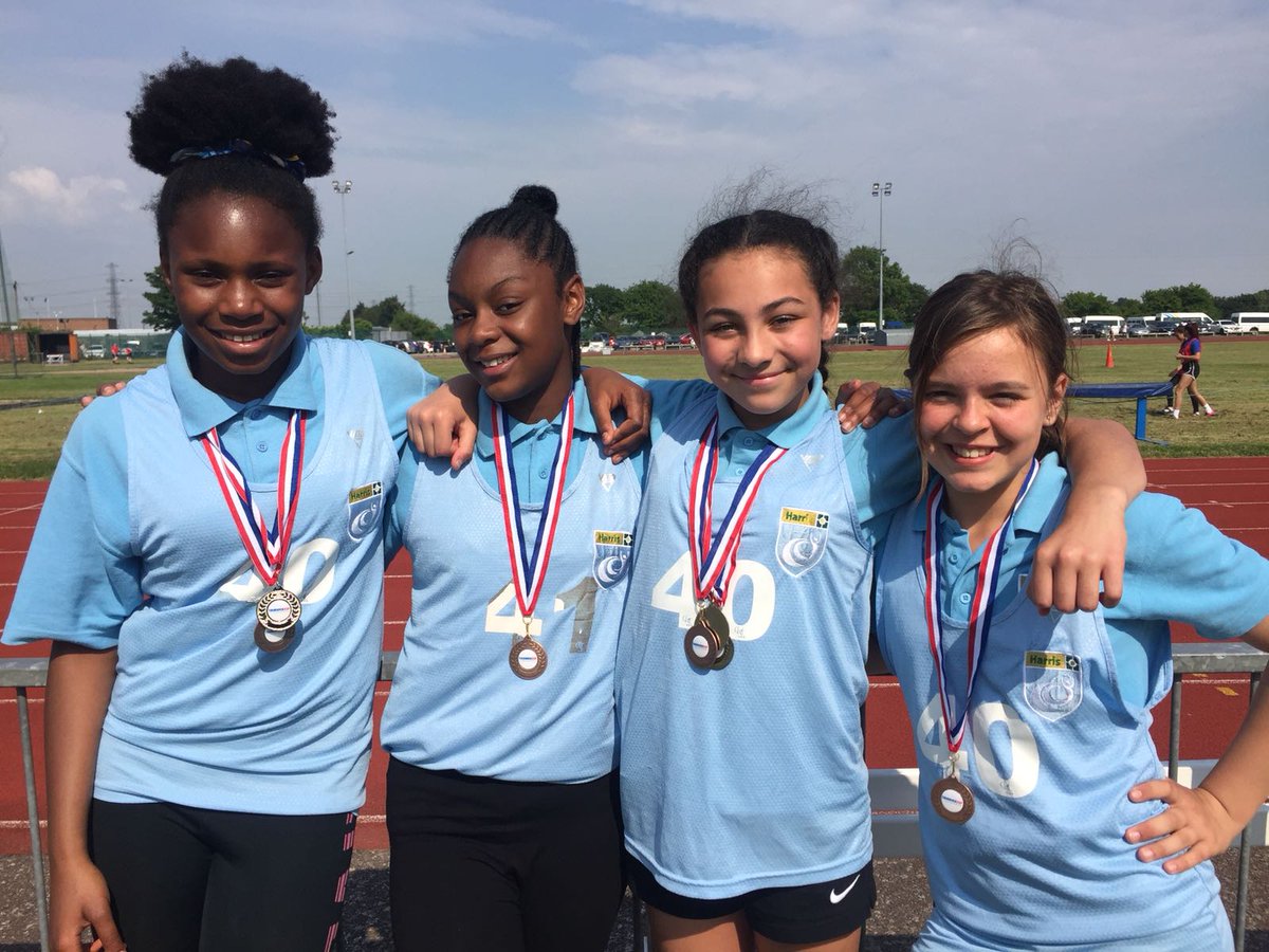 hach_pe's tweet photo. Year 7s medals at district sports 🎖️🎖️🏃 https://t.co/p7RApC3hVd