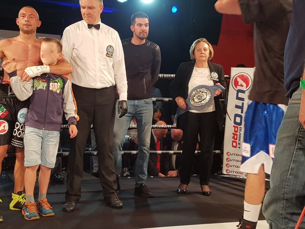 Devis Boschiero wins the EU Belt in Milan against Kourbanov - 19/05/2018
#boschiero #boxing #ebu

boxebu.com