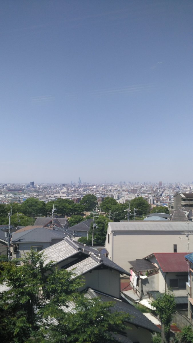 imperialmetric's tweet photo. View from the #Kinetsu Osaka > Nara train as it makes it's steady climb was really something. Beautiful #trains in Japan https://t.co/IBhBTQSTKU