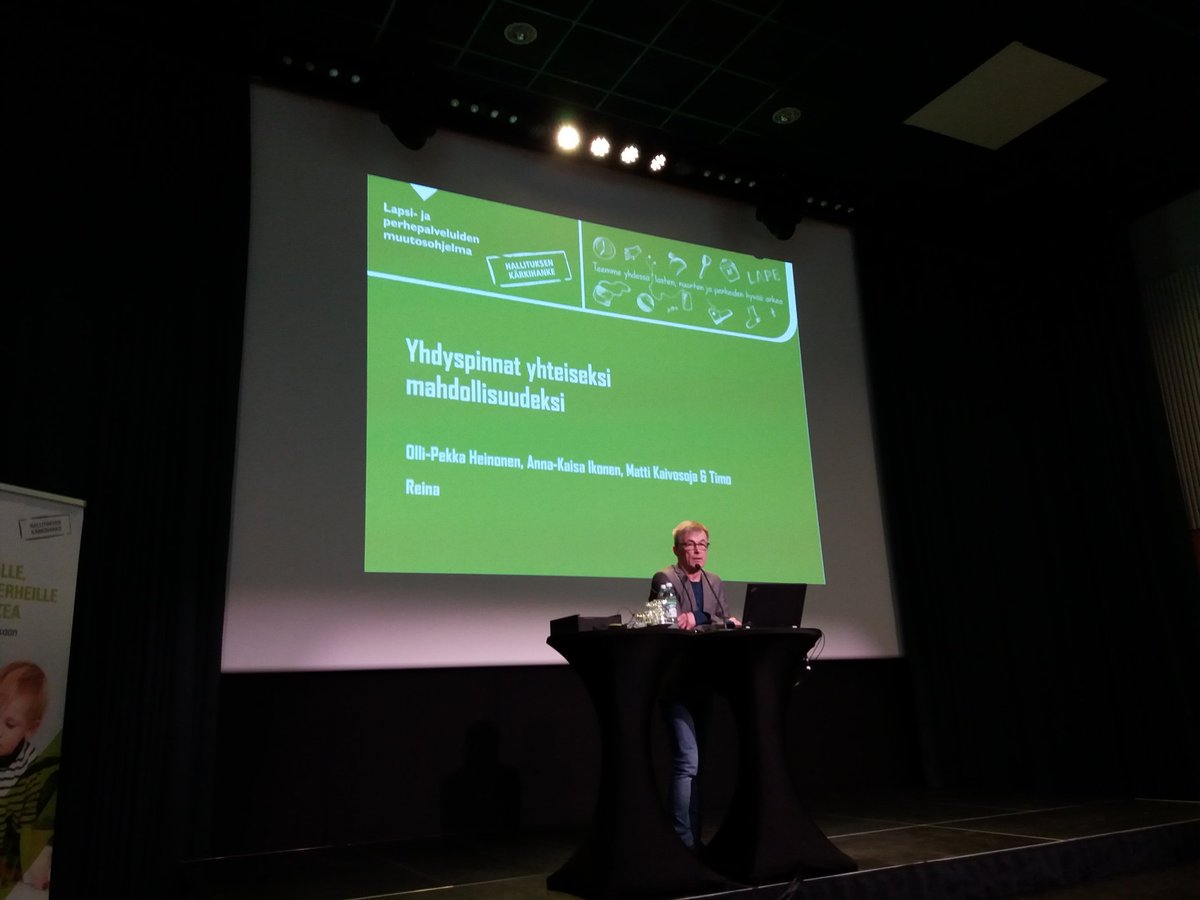 PP_LAPE's tweet photo. Lastenpsykiatri Matti Kaivosoja kertoo yhdyspintaselvityksestä aiheella "Yhdyspinnat yhteiseksi mahdollisuudeksi ". #lapemuutos https://t.co/ctJne9sH79