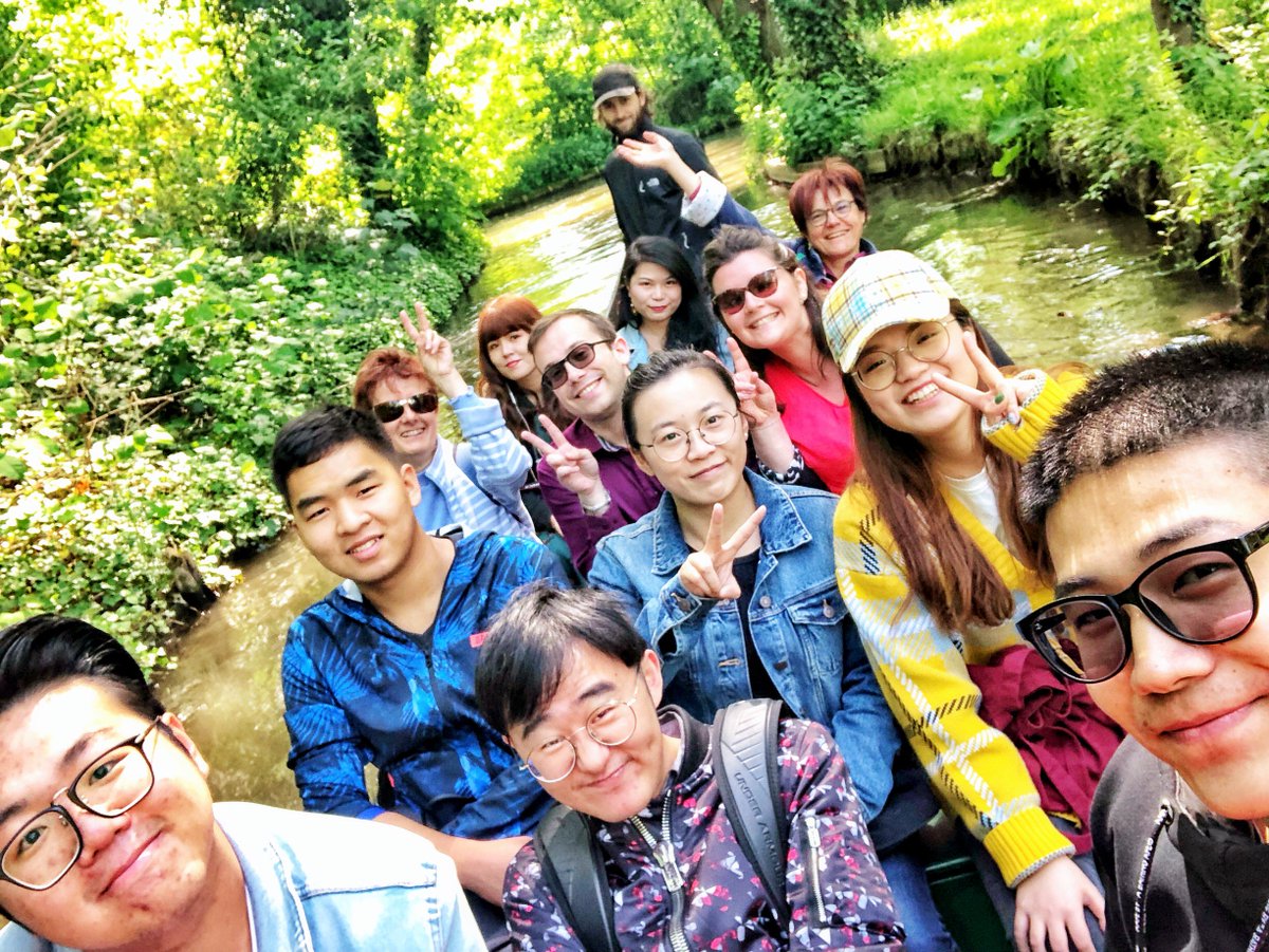 AmiensISPA's tweet photo. Nos étudiants de court et long-séjour ont eu la chance de visiter un lieu incontournable d'Amiens : les Hortillonnages. 
Les étudiants ont donc fait une très jolie balade dans une barque traditionnelle pour découvrir ce site unique au monde ! @Musee_Hortillon #hortillonnages https://t.co/uJ8bmJE3zz