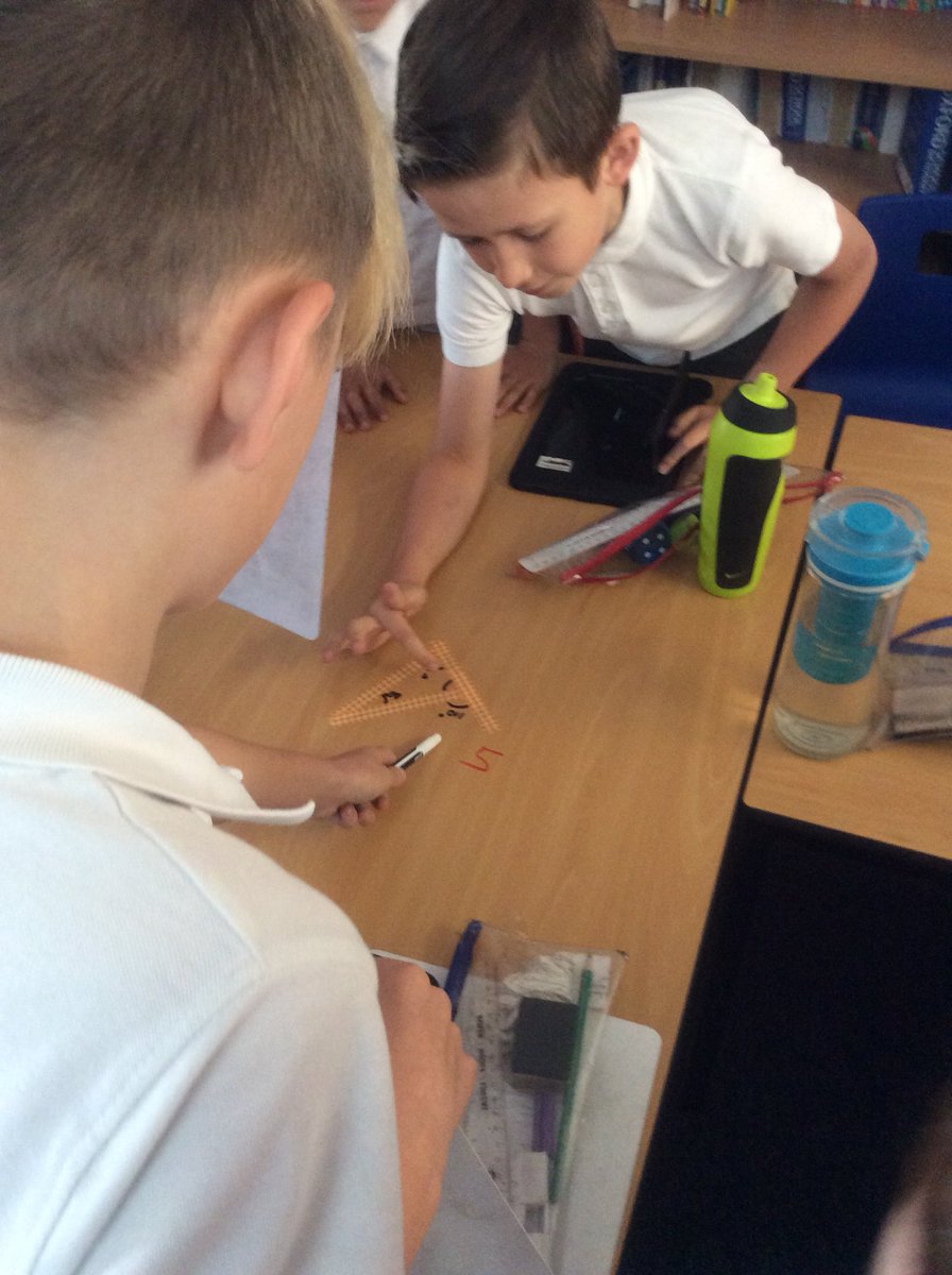 cslewis_class's tweet photo. We’ve been looking at angles on a straight line and on a point, we’ve calculated missing angles drawn onto our tables. https://t.co/Gw7hNswkoD