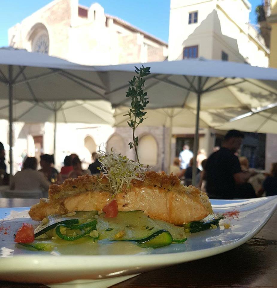 grupo374's tweet photo. Si quieres disfrutar de delicias como éstas en enclaves únicos del pleno centro de #Valencia, visita las páginas de nuestros #Restaurantes y haz tu reserva. ¡Así de fácil!  😍😋 #Grupo374 #yummy #foodie @elochoymedio @colmadorivera_ @MONVALENCIA_ #ElCaféDelMar https://t.co/J6NzXNxzMQ