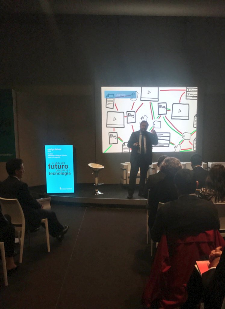 spsitalia's tweet photo. L'internet delle cose ci circonderà! In futuro anche le sedie saranno collegate a internet @davidorban #IoT https://t.co/AEzvrLuqke