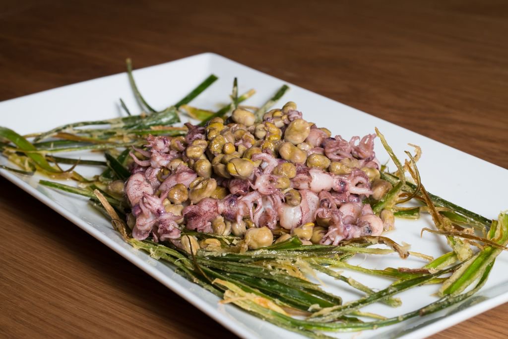 CafeColonMadrid's tweet photo. Habitas con chopitos, mar y huerta extraordinario. https://t.co/zKFUhZb0Pu