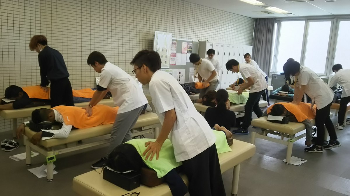 九州医療スポーツ専門学校 Tren Twitter 整体セラピスト学科とナショナル整体 学院の学生が 学園祭に向けてより実践的な練習と交流を兼ねて 日本語学科の学生にバランス整体を施術しました 本番さながらに動くことにより 色々と改善点が見えてきているようです