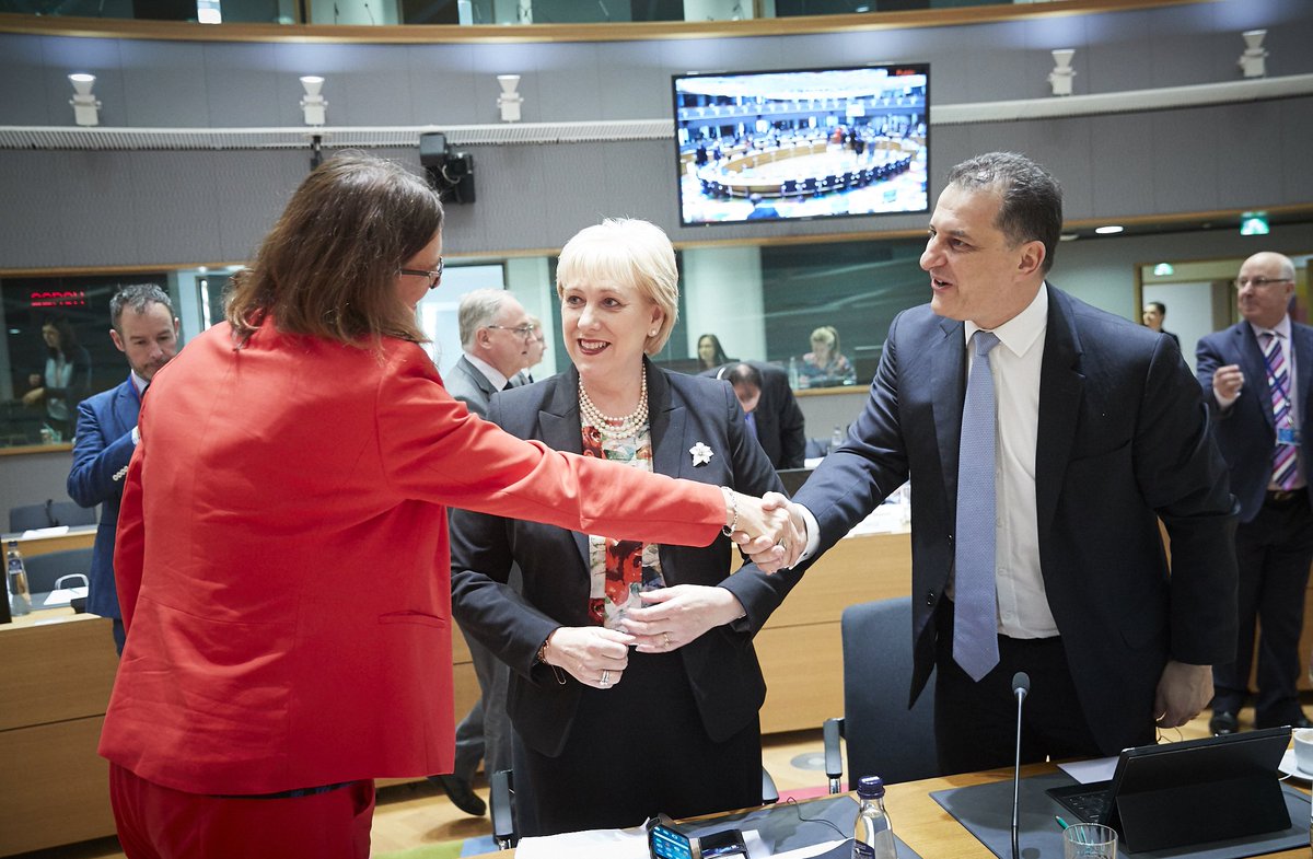 CyprusinEU's tweet photo. Συμμετοχή του @GLakkotrypis στο σημερινό Συμβούλιο Εξωτερικών Υποθέσεων της ΕΕ, σε σύνθεση Υπουργών Εμπορίου και στην παρουσία της Επιτρόπου @MalmstromEU   #Trade https://t.co/QPNRUGPDGN