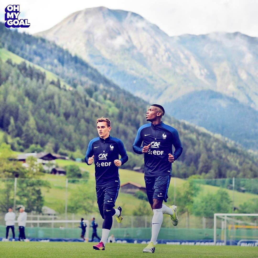 ReDragon24's tweet photo. Typical training session from San Sebastiano al Vesuvio with my friend and best striker @Clavatar7 for nexts match of the season...
@MadeInNaplesMiN Come on guys, wake up... 💪🏻⚽️🔵⚪️
#MiN
#VAMOSMADEinNAPLES https://t.co/KeYuSgQtCc