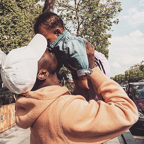 DemdemMaitre's tweet photo. Dadju avec son ange😍🙏🏿 @Dadju #retweet #dadju #followle https://t.co/c0wZZS4MEX