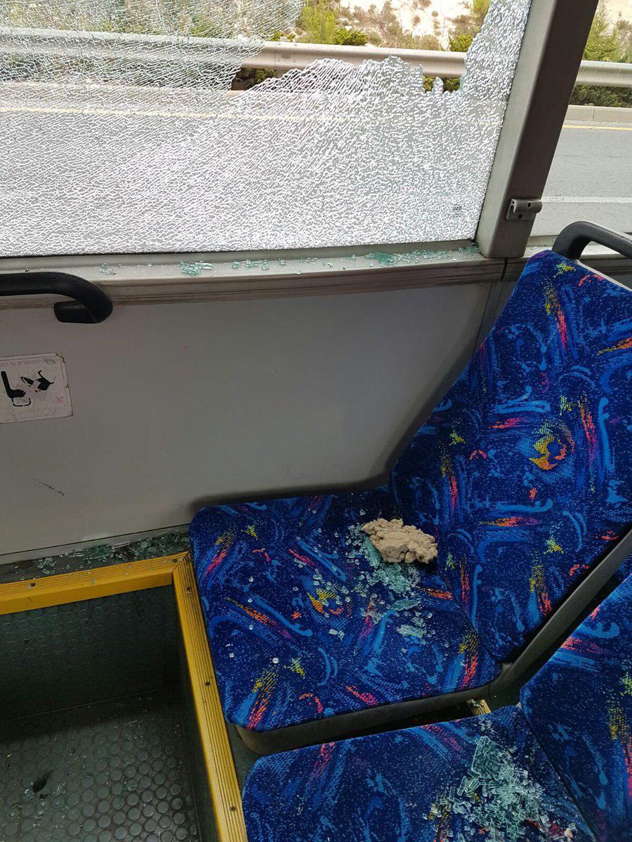 Bus Rider Injured From Stone Throwing Near Neve Yaakov chutznik.com/2018/05/22/bus…