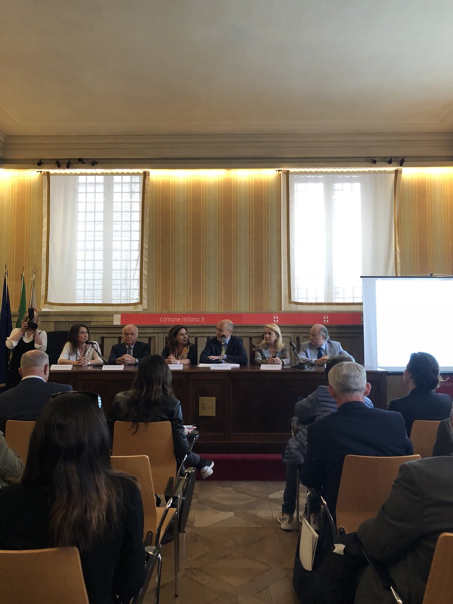 A Palazzo Marino per scoprire tutto su #Bellifuoriedentro , la manifestazione dedicata a bellezza e benessere. A Milano dal 25 al 27 maggio spazio La Pelota #bdf2018 #ChiaraGoesTo40