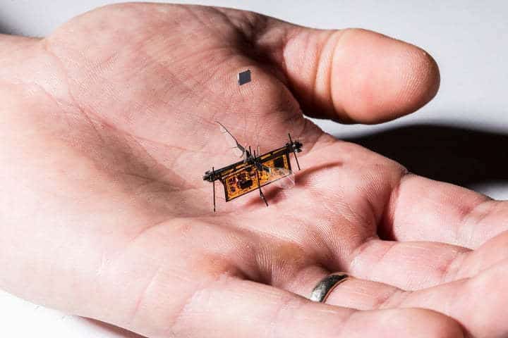 CardifLab's tweet image. #RoboFly : le premier #drone de la taille d’un insecte, volant et sans-fil buff.ly/2LihPHB #robot #robotique