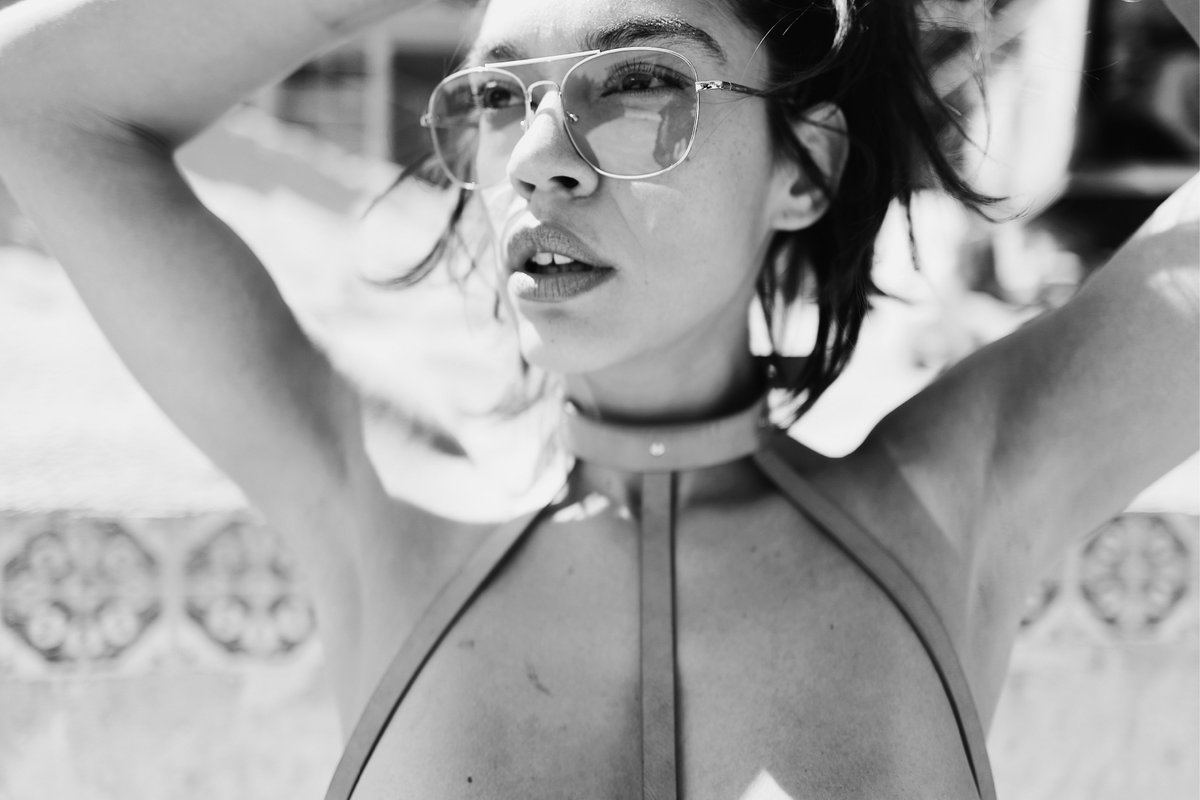 Bijouxindiscret's tweet photo. 🖤Spring vibes #MAZECOLLECTION

SHOP HERE ➡ https://t.co/LTgaLkQZP9

*Photographer: Andrea Mete 
*Model: Jennie Guns

#VEGANCOLLECTION #bijouxindiscrets #fashion #editorial #collection https://t.co/KLUuUqDTtQ