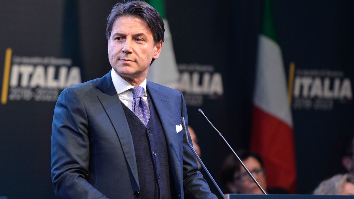 Europa na povijesnoj prekretnici? Tko je Giuseppe Conte, izgledni kandidat za talijanskog premijera iz redova <a href="/Mov5Stelle/">MoVimento 5 Stelle</a> ? Čitajte više na: retorika.hr/politika/europ…