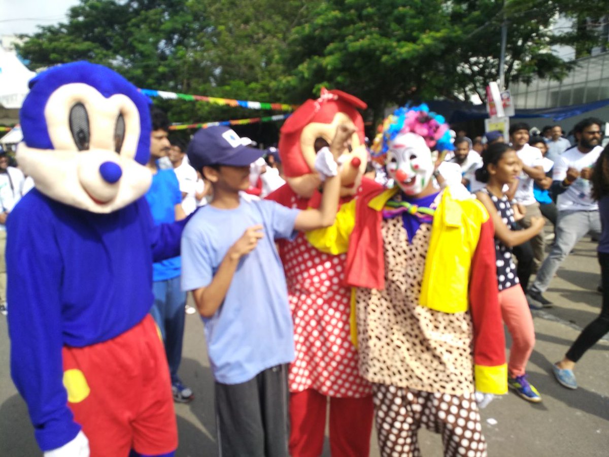 Painting fun on road. Some of our young participants from FunO'Road @ Shihab Thangal Road, Panampilly Nagar on 20.05.2018 #iocfunoroad2018 <a href="/IndianOilcl/">Indian Oil Corp Ltd</a> <a href="/ChairmanIOCL/">ChairmanIOC</a> <a href="/gurmeet_singh61/">singh gurmeet</a> <a href="/PSMIOC/">P S Mony</a> <a href="/kay_raghu/">Indian Oil Cochin DO</a> <a href="/TrivandrumDO/">IndianOil Cochin DO</a>