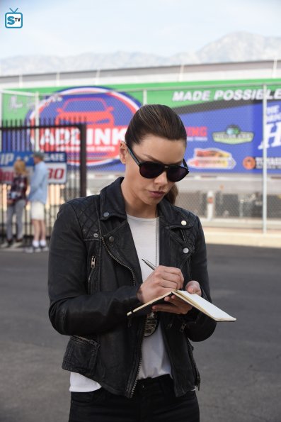 deckerstar456's tweet image. I'm so excited and looking forward to see Chloe Decker in actions next Monday! It's gonna be lit 🔥👊 #SaveLucifer #PickUpLucifer 
@LaurenGerman