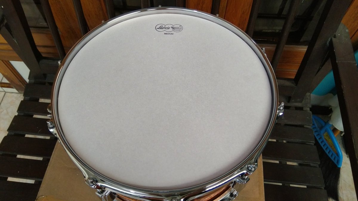 AmadeusMusic2's tweet photo. @DrumBagus WTS snare Ludwig Copper Phonic LC662K 14x6.5 lengkap dus buk n drumkey wa 08125910172 https://t.co/Y1QSOKvHTT