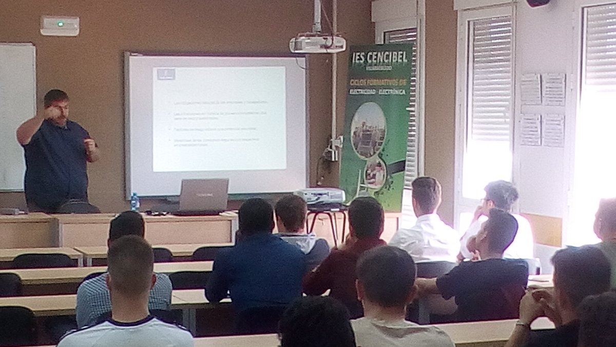 IES_CENCIBEL's tweet photo. Conocedores de la importancia de los riesgos laborales a los que se enfrentará el alumnado de Electricidad durante su vida laboral, el IES ha organizado una jornada conjuntamente con el Servicio de Seguridad y Salud Laboral de Albacete, que cuenta con experiencia en estos temas. https://t.co/askDu2Nybr