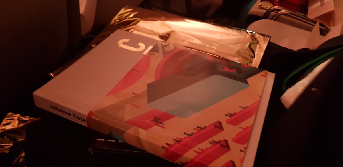 Cotec_Innova's tweet image. Comienza la presentación del #InformeCotec. Entre los elementos innovadores de esta edición destaca el uso de tinta invisible e impresión algorítmica, desarrollado por nuestro patrono @HPEspana y diseñado por el estudio valenciano @PalauGea