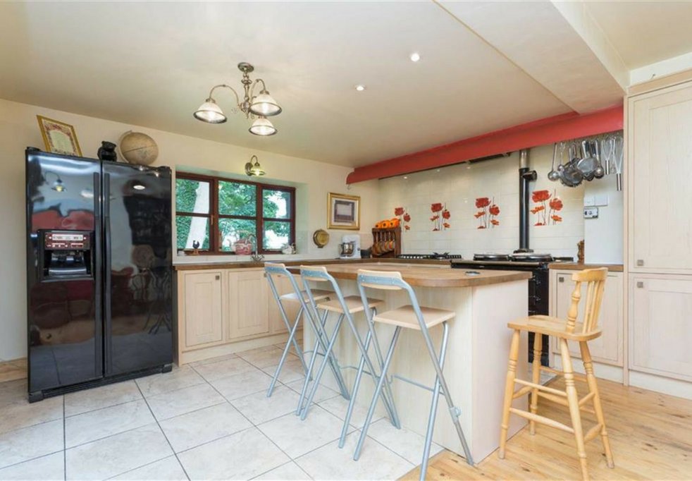 hallwaysprop's tweet photo. #PropertyForSale - #4bedroom #Detached #Farmhouse set in a 2 acres plot situated on #KnowlePad, #Preston #Lancashire. Conservatory|Detached |Ensuite Bathroom|Grand Entrance Hall/Study |Utility Room |Woodland setting|Utility room. Arrange your viewing @ https://t.co/eXfJXuttd9 https://t.co/caaZnmjSTW
