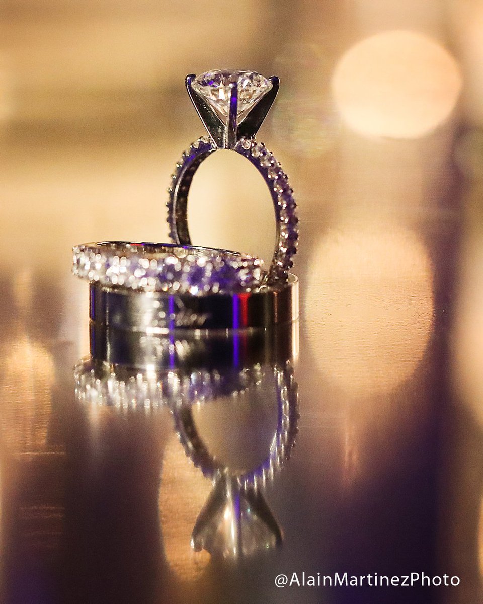 AlainMartinez's tweet photo. Playing with gravity #AlainMartinez #WeddingPhotographer #WeddingRing #Cartier https://t.co/RiQ0IRxSTQ