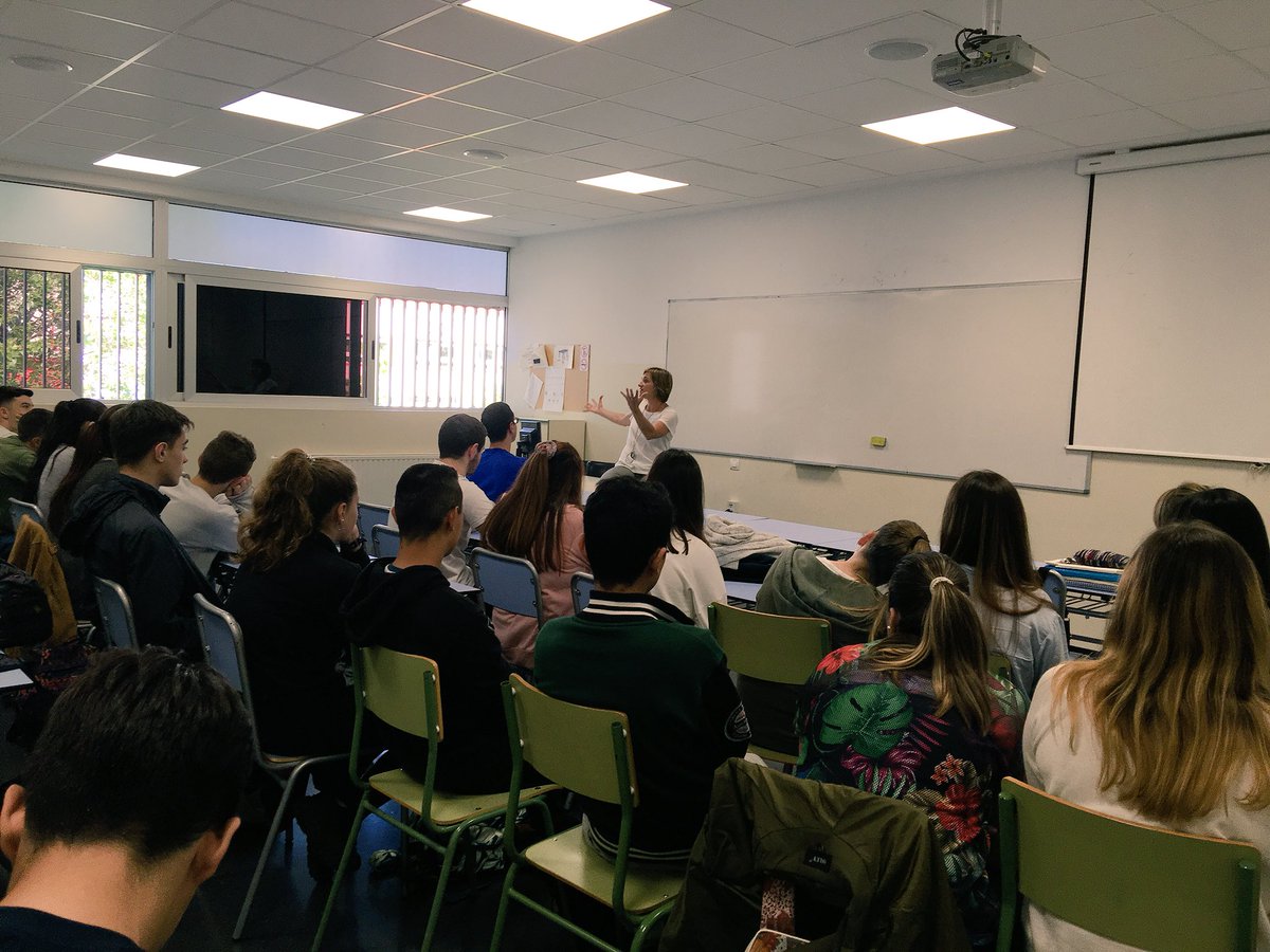 etctera2's tweet photo. Hoy Gunilde, en Súper-Vivencias, nos ha animado a ver mundo para aprender, ser resilientes y más felices. 
IES Marismas. https://t.co/EPUqgBfzjv