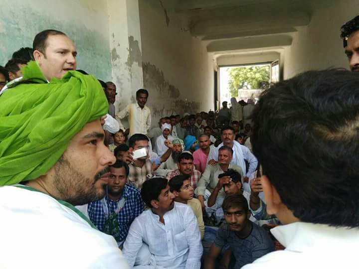 #कैराना_उपचुनाव 
#मडेट  खादर गांव में माननीय <a href="/jayantrld/">Jayant Singh</a> जी को पगड़ी पहनाकर किया जोरदार स्वागत उसके बाद मीटिंग को सम्बोधित करते रालोद राष्ट्रीय उपाध्यक्ष युवा किसान नेता माननीय #जयंत_चौधरी जी
 #RLD4Kairana #Vote4RLD #KairanaByElection