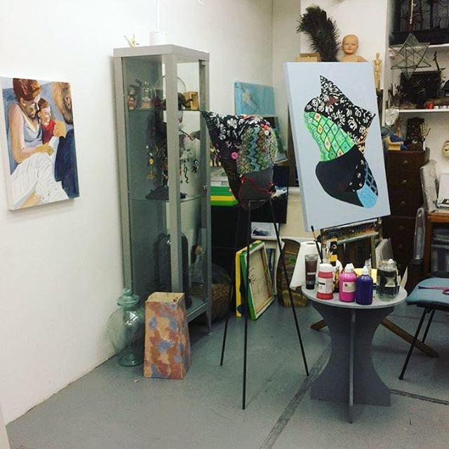 CrossStreetArts's tweet photo. View of Jane Fairhurst’s studio 🌞
.
#studio #studiolife #artistlife #artiststudio #wiganart #wigan #artist #workinprogress #makingart #creative #creativepeople #family #sanctuary https://t.co/vasaDMGk5p https://t.co/2xLOLuTnAt