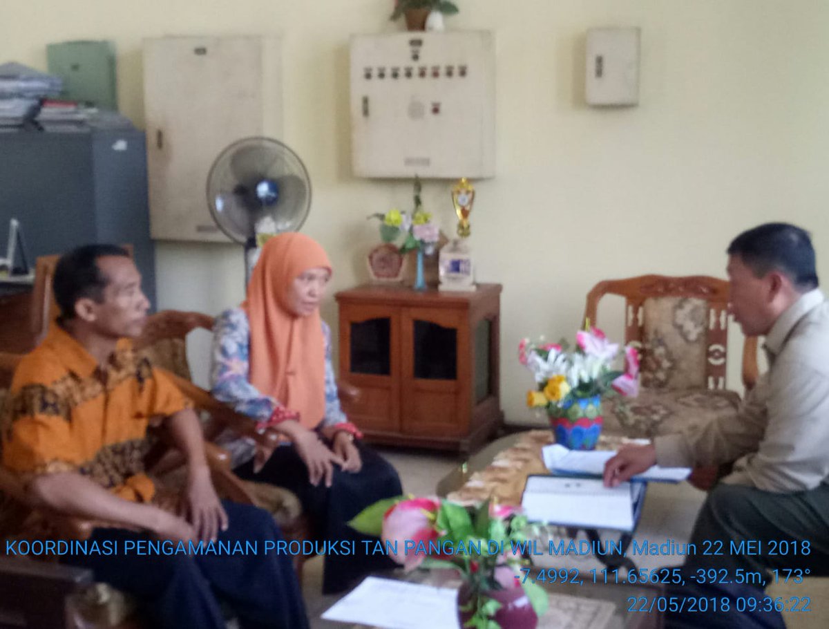 bbpopt's tweet photo. #SalamSaum 
Koordinasi Pengamanan Produksi Tanaman Pangan di Wil LPHP Madiun MT 2018, Dengan Koord LPHP dan Staf Teknis Senior LPHP Madiun #PoptKeren #SpotStop #Butaseh 
@ditlin_tp 
@Ditjen_TP_News @kementan https://t.co/GHPVCUADNw