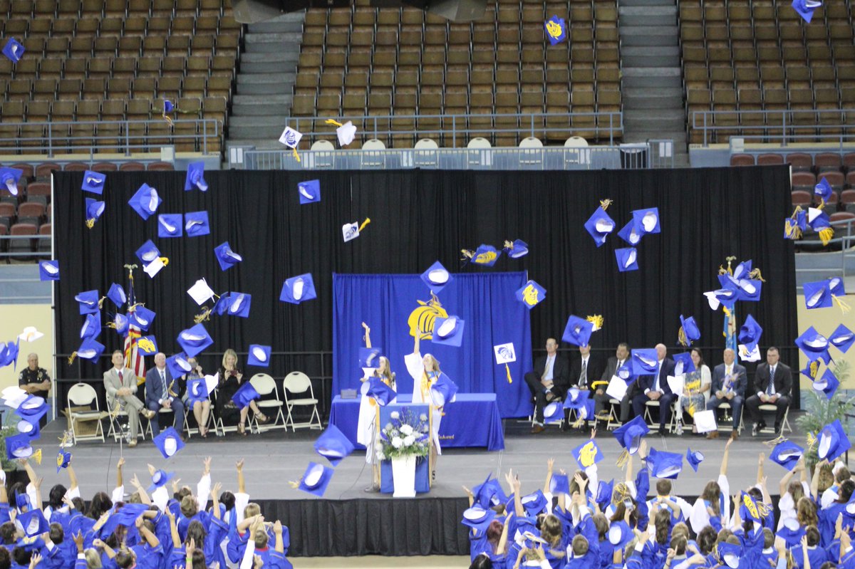 PHSClassOf20181's tweet photo. conGRADulations phs class of 2018!!! can’t wait to see what the future holds for each of you.💙💛 https://t.co/ikFkATgtIr