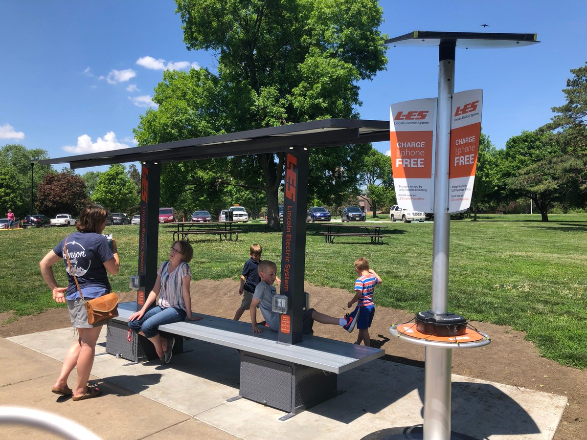 LESupdates's tweet image. Rain, rain go away - we have a press conference today! Come join us @ 1 p.m., Holmes Lake (playground area) for our @LESupdates press conference to discuss new solar charging stations &amp;amp; trees w/ @LnkParksRec 🌲🌞 #PublicPower #GoGreen #PoweringLNK