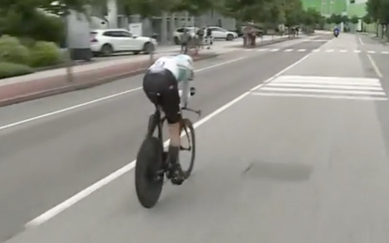 settinger_'s tweet image. That compression gear on @chrisfroome tho 😍 don’t you agree @TheBoulderSC ?